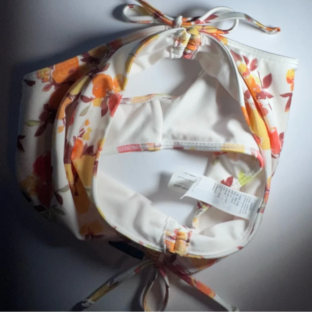 NEW Abercrombie & Fitch Cheeky Bikini Bottom White/Orange, Floral High-Waist 
XS - Picture 8 of 9